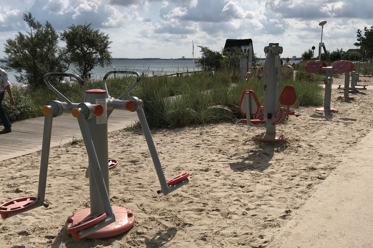 Verschiedene Typen an wetterfesten Trimm-Dich-Geräten