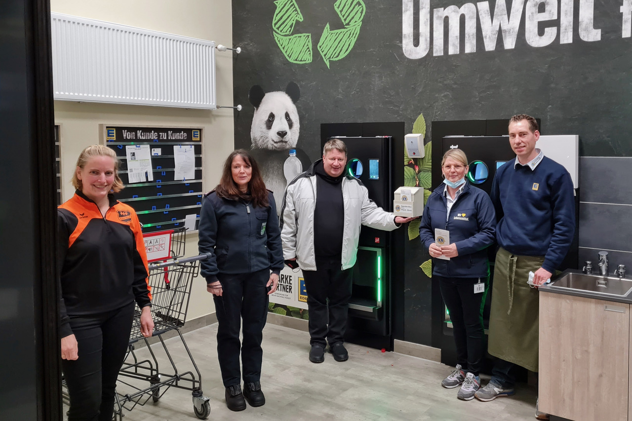 Präsentation der Pfandspenden-Box im Edeka-Markt in Silberstedt